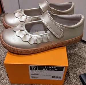 Livie and Luca Ruches